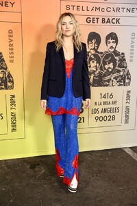 kate-hudson-at-stella-mccartney-x-the-beatles-get-back-collection-launch-in-los-angeles-11-18-2021-3.jpg
