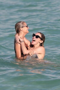 katie-cassidy-bikini-candids-at-a-beach-in-miami-december-2014_21.jpg