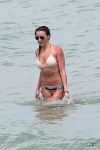 katie-cassidy-hot-in-a-bikini-beach-in-miami-part-ii-april-2015_4.jpg