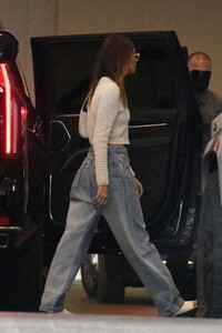 kendall-jenner-and-hailey-bieber-night-out-in-miami-11-10-2021-0.jpg