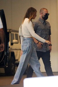 kendall-jenner-and-hailey-bieber-night-out-in-miami-11-10-2021-2.jpg