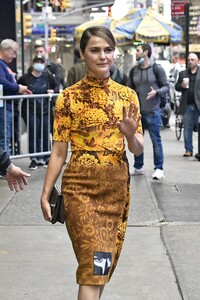 keri-russell-at-gma-in-new-york-10-25-2021-2.thumb.jpg.afcccff61117134d5759ee177c6b0f6b.jpg