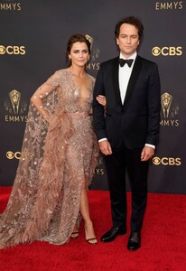 keri-russell-emmy-awards-2021-1.jpg