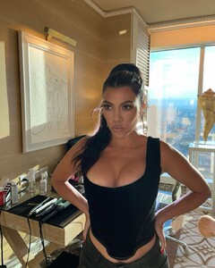 kourtney-kardashian-07-12-2021-3.jpg