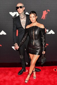 kourtney-kardashian-2021-mtv-video-music-awards-3.jpg