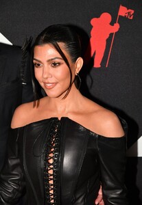 kourtney-kardashian-2021-mtv-video-music-awards-6.jpg