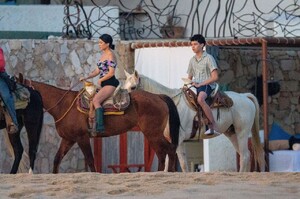 kourtney-kardashian-cabo-san-lucas-11-17-2021-9.jpg