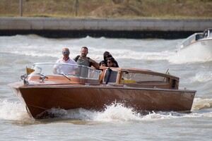 kourtney-kardashian-departing-from-venice-08-31-2021-2.jpg