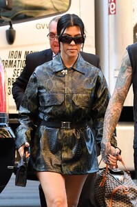 kourtney-kardashian-is-stylish-new-york-10-14-2021-9.jpg