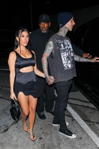 kourtney-kardashian-night-out-style-craig-s-in-west-hollywood-06-24-2021-1.jpg