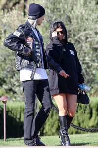 kourtney-kardashian-with-travis-out-in-montecito-10-18-2021-1.jpg