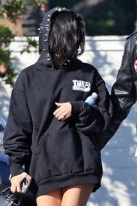 kourtney-kardashian-with-travis-out-in-montecito-10-18-2021-2.jpg