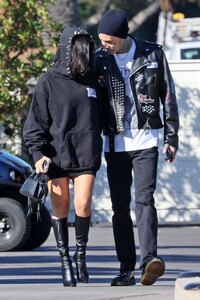 kourtney-kardashian-with-travis-out-in-montecito-10-18-2021-4.jpg