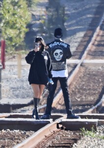 kourtney-kardashian-with-travis-out-in-montecito-10-18-2021-7.jpg