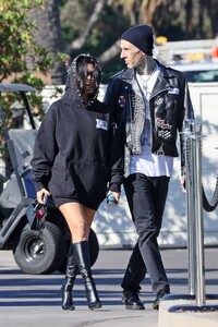 kourtney-kardashian-with-travis-out-in-montecito-10-18-2021-8.jpg