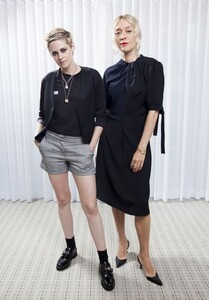 kristen-stewart-and-chloe-sevigny-lizzie-promoshoot-2018-9_thumbnail.jpg