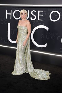 lady-gaga-house-of-gucci-premiere-in-la-11.jpg