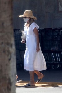 lori-loughlin-out-shopping-in-los-angeles-06-01-2021-1.jpg
