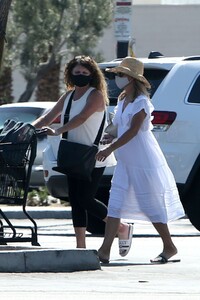 lori-loughlin-out-shopping-in-los-angeles-06-01-2021-5.jpg