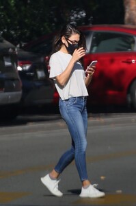 mila-kunis-out-and-about-in-beverly-hills-11-04-2021-1.jpg