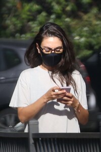 mila-kunis-out-and-about-in-beverly-hills-11-04-2021-2.jpg