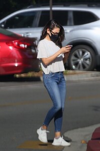 mila-kunis-out-and-about-in-beverly-hills-11-04-2021-3.jpg