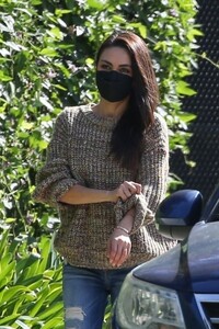 mila-kunis-out-and-about-in-los-angeles-10-21-2021-0.jpg