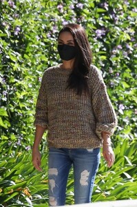 mila-kunis-out-and-about-in-los-angeles-10-21-2021-1.jpg