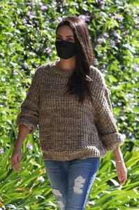 mila-kunis-out-and-about-in-los-angeles-10-21-2021-5.jpg