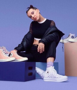 millie-bobby-brown-converse-november-2021-2.jpeg