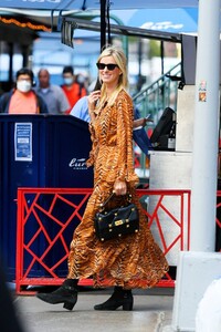 nicky-hilton-out-and-about-in-new-york-09-29-2021-3.thumb.jpg.9648008a168c797085069219b3fc0a53.jpg