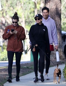 nicole-richie-out-with-her-dog-in-beverly-hills-11-10-2021-4.jpg