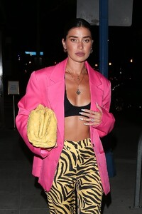 nicole-williams-in-a-pair-of-yellow-and-black-jagger-and-stone-pants-amd-a-yellow-bottega-veneta-handbag-west-hollywood-10-17-2021-8.jpg