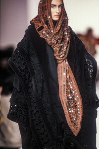 romeo-gigli-fw-90-2.thumb.jpg.334a8cb880a49a8cdbfde970c10a8a23.jpg