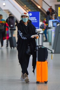 rumer-willis-at-jfk-airport-in-new-york-10-17-2021-1.jpg