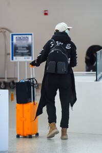 rumer-willis-at-jfk-airport-in-new-york-10-17-2021-3.jpg