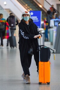 rumer-willis-at-jfk-airport-in-new-york-10-17-2021-4.jpg