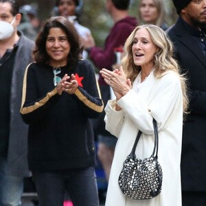 sarah-jessica-parker-and-just-like-that-filming-set-on-fifth-avenue-in-ny-11-07-2021-8.jpg
