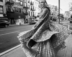 sarah-jessica-parker-for-vogue-magazine-december-2021-1.jpg
