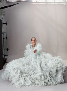 sarah-jessica-parker-for-vogue-magazine-december-2021-3.jpg
