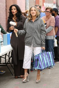 sarah-jessica-parker-nicole-ari-parker-kristen-davis-and-sarita-choudhury-bushwick-11-02-2021-0.jpg