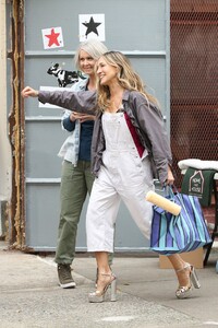 sarah-jessica-parker-nicole-ari-parker-kristen-davis-and-sarita-choudhury-bushwick-11-02-2021-6.jpg