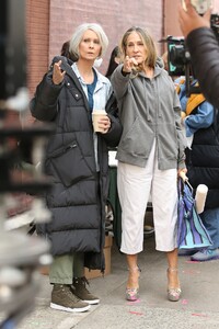 sarah-jessica-parker-nicole-ari-parker-kristen-davis-and-sarita-choudhury-bushwick-11-02-2021-9.jpg