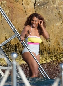 serena-williams-in-swimsuit-in-france-06-12-2021-5.jpg