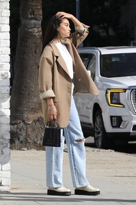 shanina-shaik-street-style-west-hollywood-11-02-2021-1.jpg