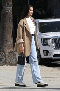 shanina-shaik-street-style-west-hollywood-11-02-2021-2.jpg