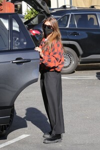 sofia-richie-out-in-the-pacific-palisades-10-28-2021-5.thumb.jpg.eb1ac7a7f7f19762e3432018dd12d2c7.jpg