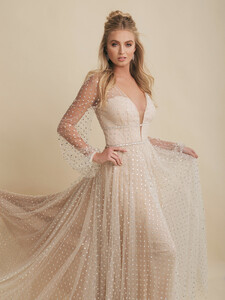 ss20-fashion-the-new-romantics-129368-477.thumb.jpg.8aadfc5792d433dfa894bca4d03efafd.jpg