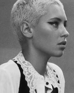 ss55_saint_laurent-6f7fba53778eb71288ea17fbce0a8ed61_thumb.jpg