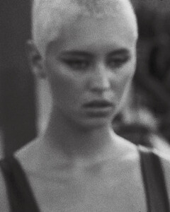 ss55_saint_laurent-90a9555c19a679275bdae8715f07ed49d_thumb.jpg